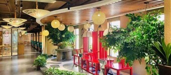 Spring Summer Fall Winter International Hotel