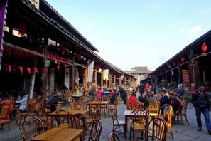 Outdoor dining - Xinxing Century Hotel (Qianwei County)