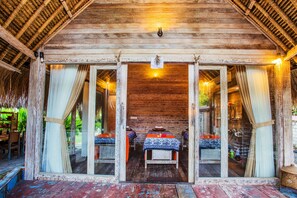 美體療程、敷體療程、身體去角質、美甲與護足