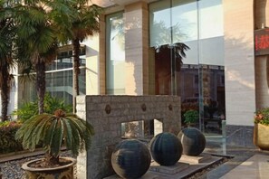 Unclassified image, 3 of 25, button - Fengguang Hotel (Shaoxing)