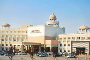 A large hotel with multiple domed structures, a central entrance, and a parking area. - Fengguang Hotel (Shaoxing)