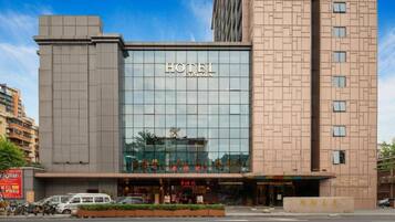 A modern hotel building with a prominent glass facade and a sign reading 'HOTEL GONDOLA.'