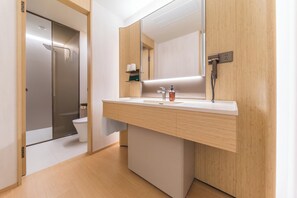 Bathroom - JI Hotel Zhaojiabang Road Shanghai (Shanghai)