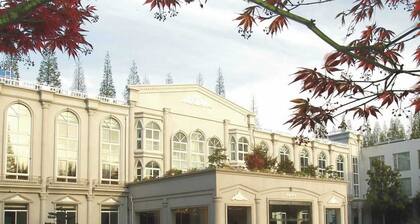 Shanghai Binjiang Entertainment Center