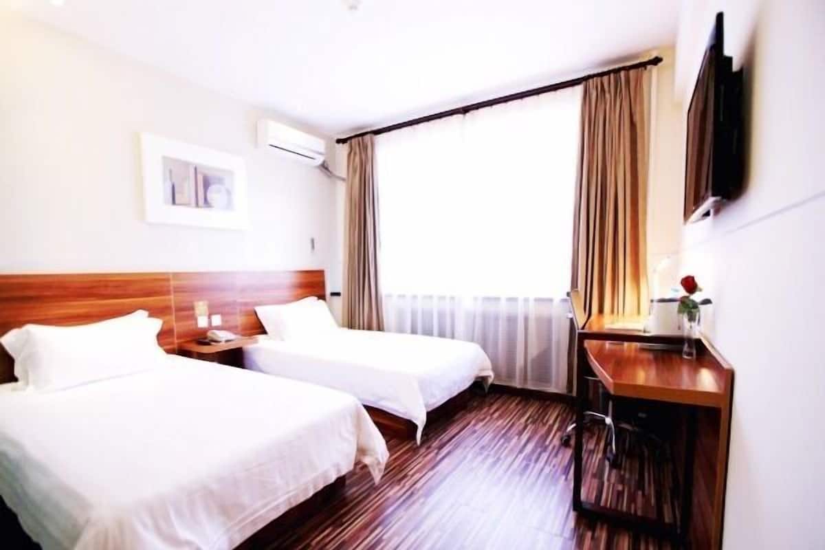 Twin Room (A) | In-room safe, blackout curtains, WiFi