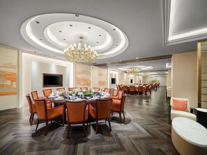 Dining - Hengtong Garden Hotel. (Wuxi)