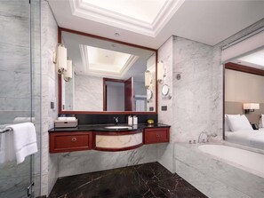 Bathroom - Hengtong Garden Hotel. (Wuxi)