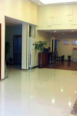 Lobby - Hanting Express Hotel Shanghai Minsheng Road (Shanghai)