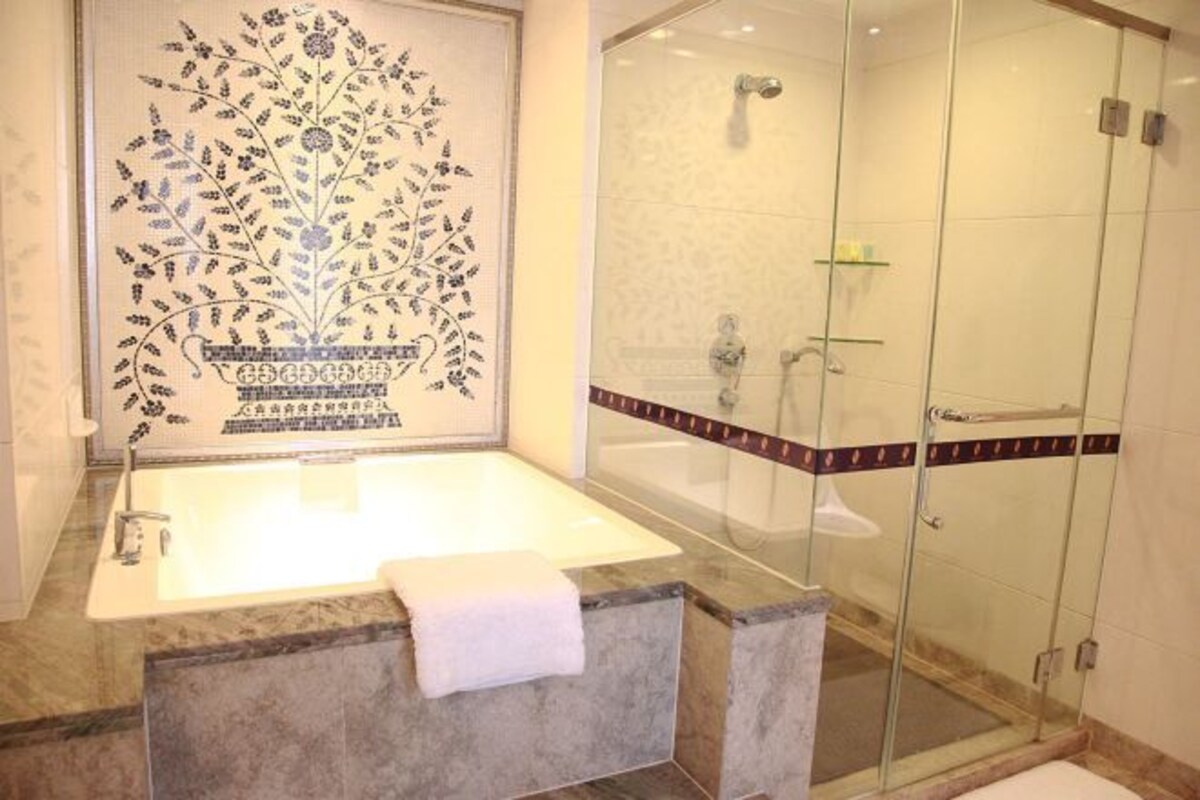 Jingyi Deluxe Suite