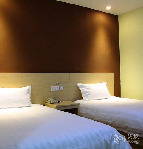 Super 8 Ji'nan East Minghu Road Branch