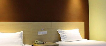 Super 8 Ji'nan East Minghu Road Branch