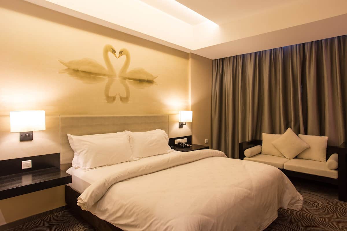 Double Room (Super Sassy) | WiFi, bed sheets