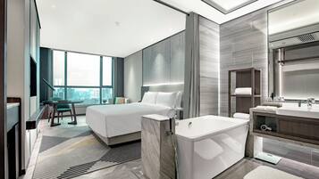 1 habitación, caja de seguridad en la habitación y escritorio