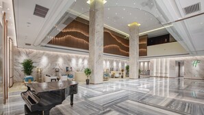 A spacious lobby with a grand piano, marble flooring, and modern furnishings. - Holiday Inn Taiyuan City Center by IHG (Taiyuan)