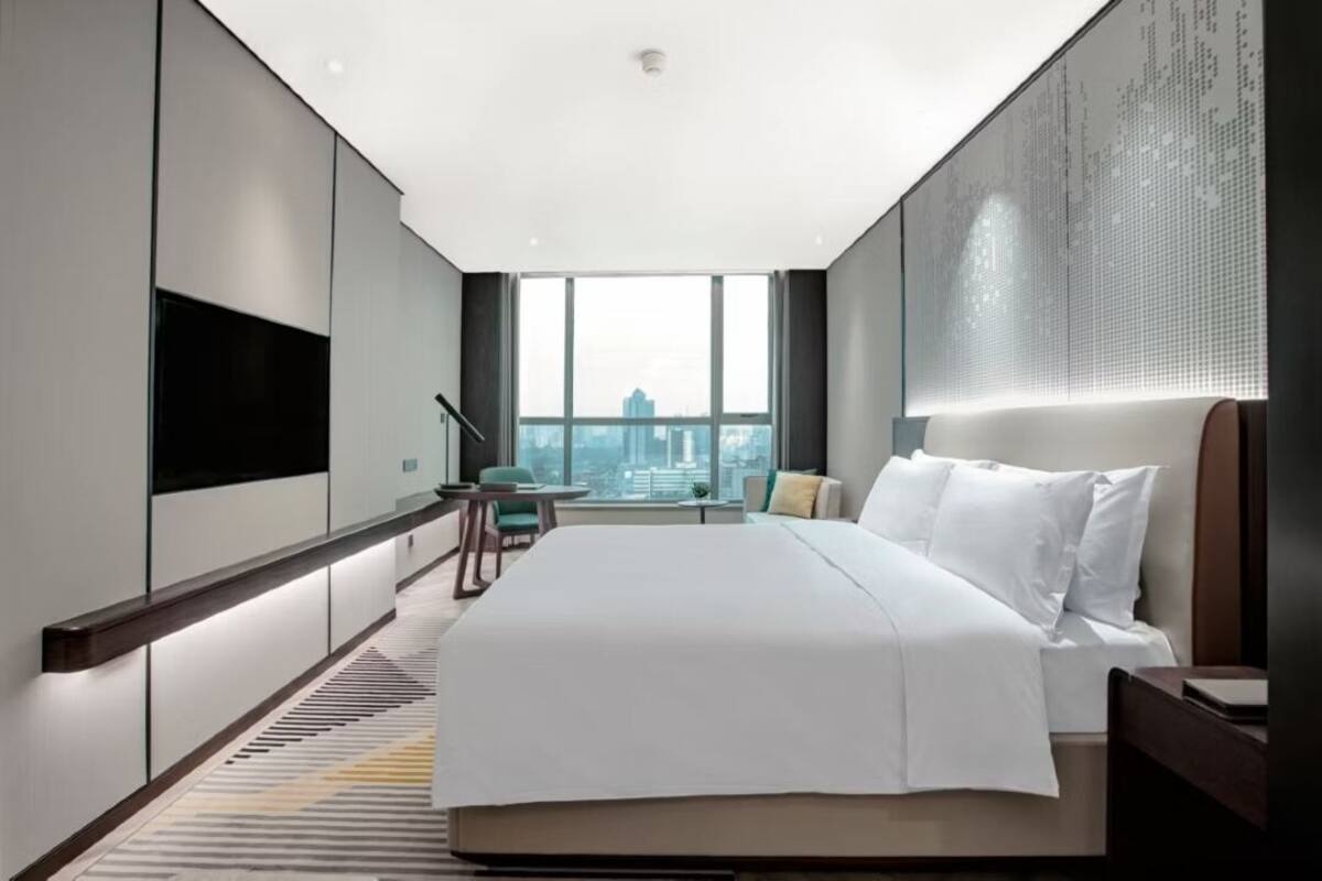 Premium Room, 1 King Bed, City View | 1 bedroom, in-room safe, desk, soundproofing