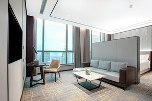 Suíte, 1 quarto | 1 quarto, cofres nos quartos, escrivaninha, quartos à prova de som