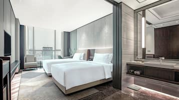 Habitación Premium, 2 camas individuales, vistas a la ciudad | 1 dormitorio, caja fuerte, escritorio y sistema de insonorización
