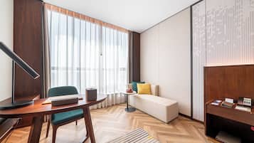 1 bedroom, in-room safe, desk, soundproofing