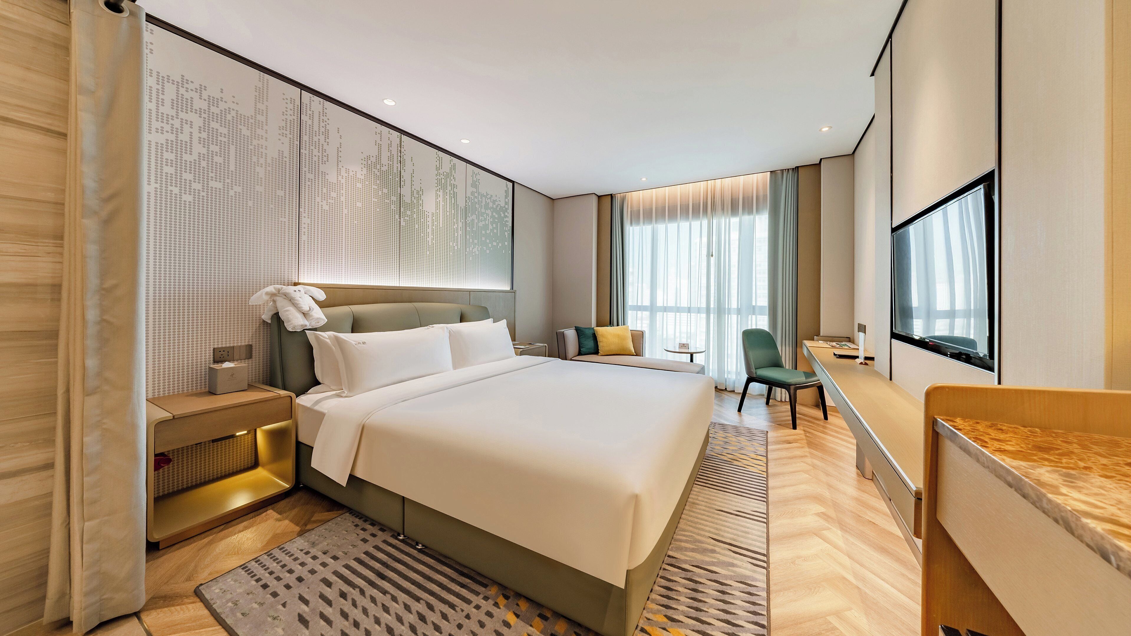 Premium Room, 1 Queen Bed | 1 bedroom, in-room safe, desk, soundproofing