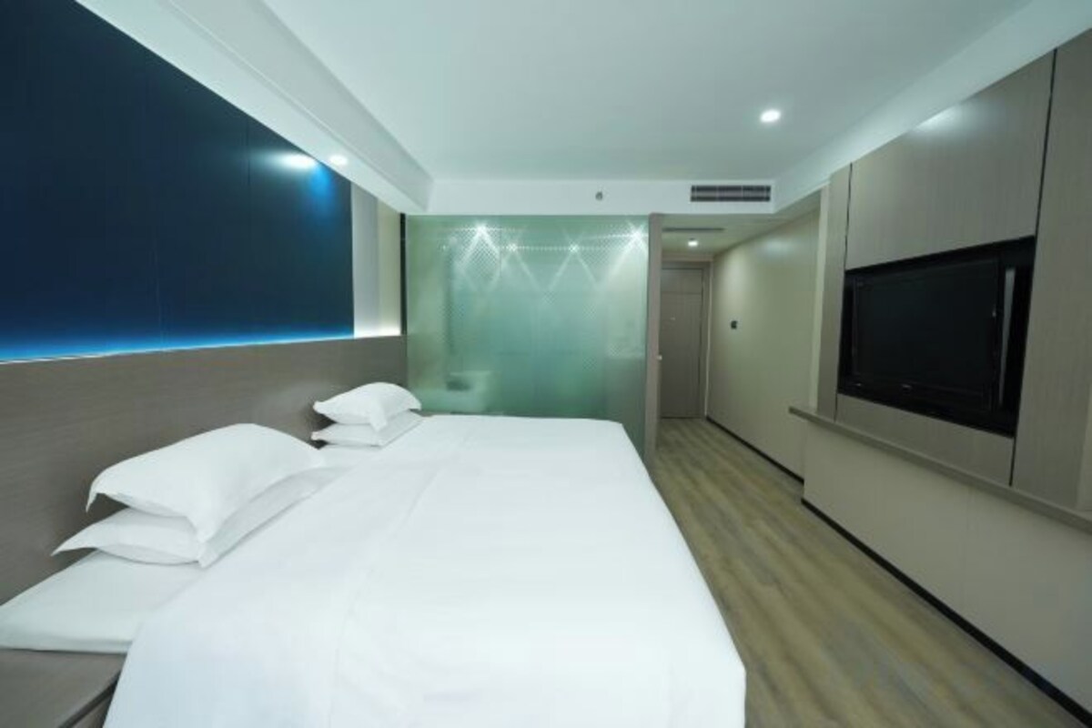 Privilege Queen Room