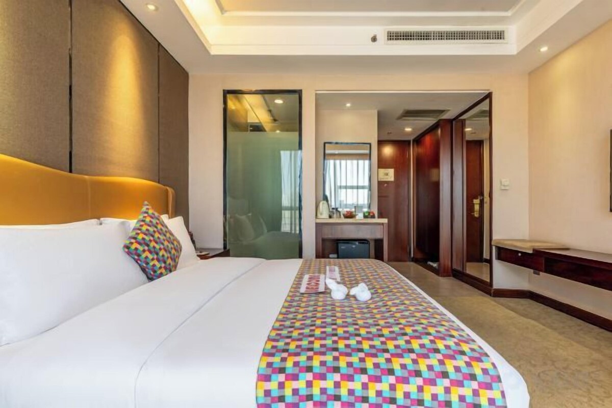 Standard Queen Room