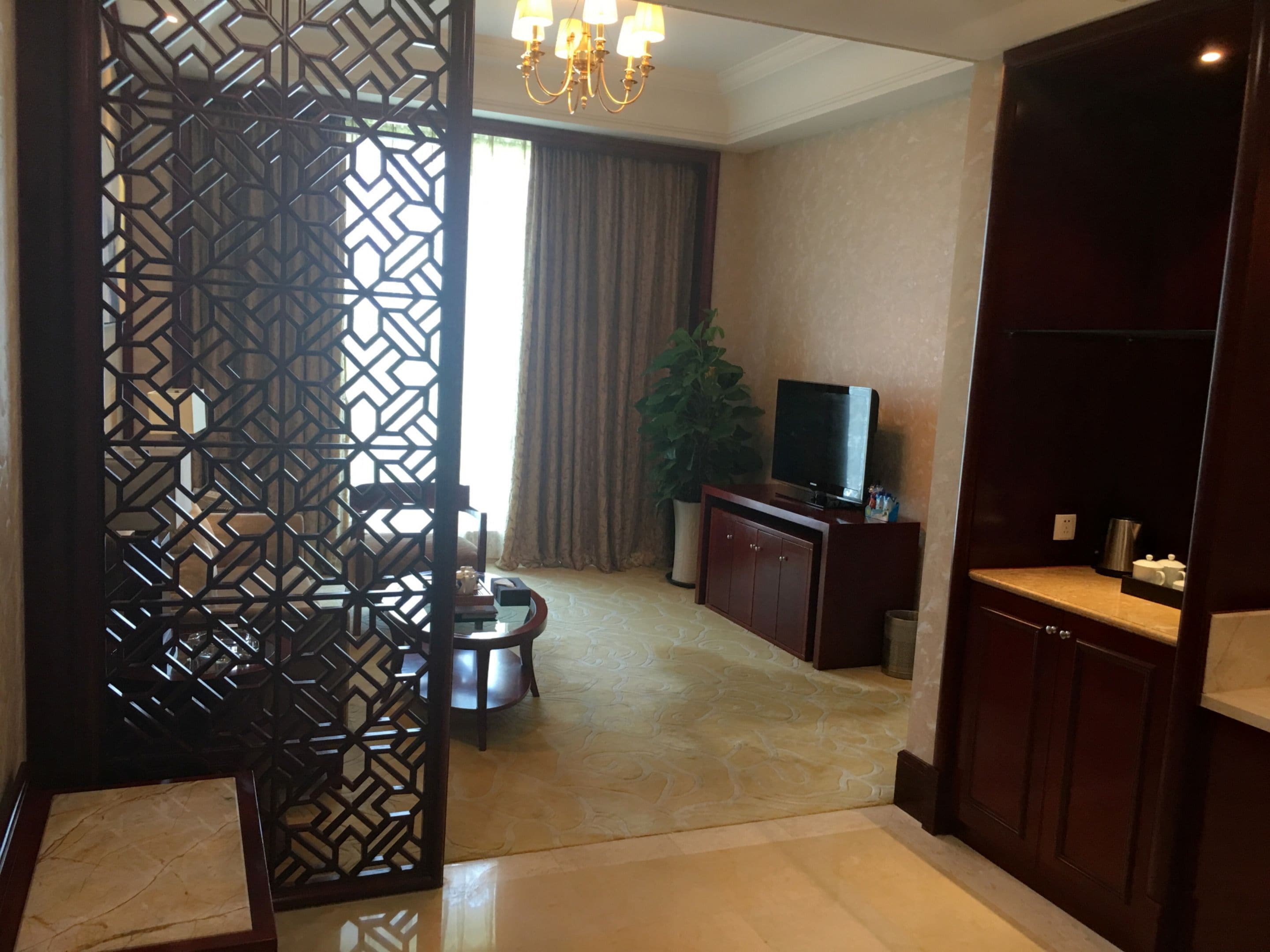 business room, 1 king bed | premium bedding, free minibar items, in-room safe, desk