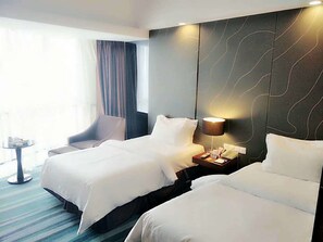 Chambre avec lits jumeaux (Super Sassy) | Coffres-forts dans les chambres, Wi-Fi gratuit