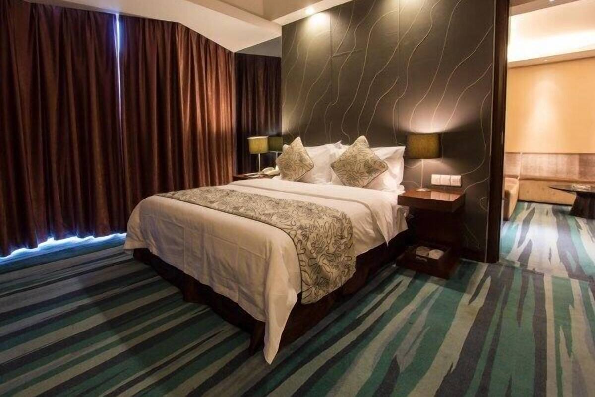 Chambre Double (Extreme Sassy) | Coffres-forts dans les chambres, Wi-Fi gratuit