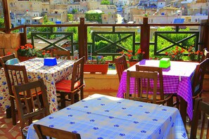 Breakfast and dinner served - Oriental Cave Suites (Nevsehir)