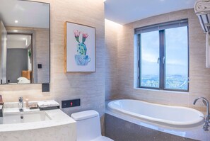 Suite Supérieure, vue jardin | Salle de bain