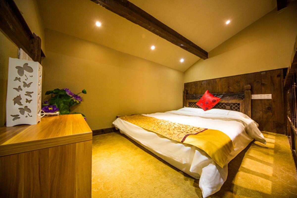 Panoramic Loft, 2 Bedrooms, Courtyard View | Desk, free WiFi