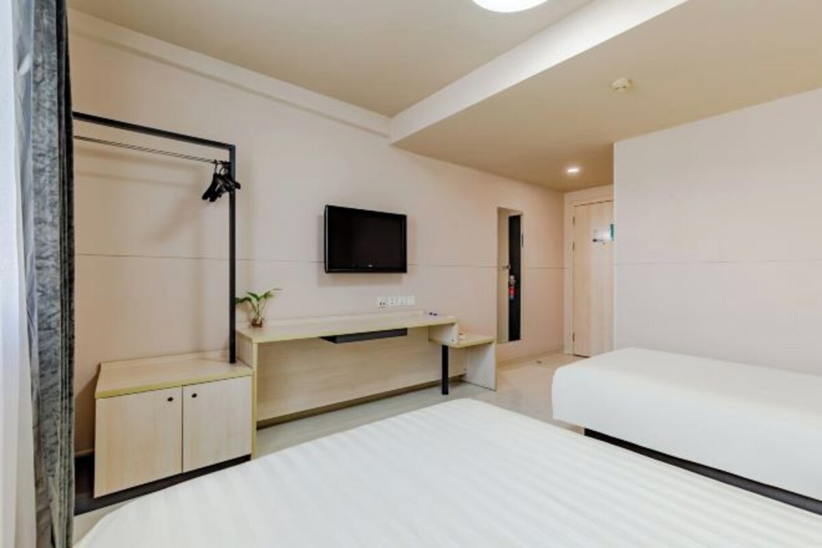 Standard Room B