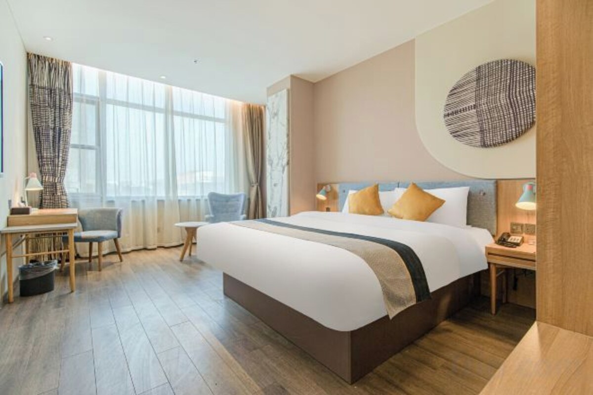 Business Superior Double Bed Room (Children's Toiletries + Kids Slippers)