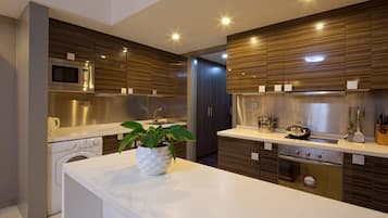 Family Room (Mainland Chinese Citizen Only) | In-room safe, desk, soundproofing, free cribs/infant beds