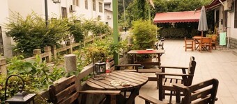 Lingyin Tangchao Hostel