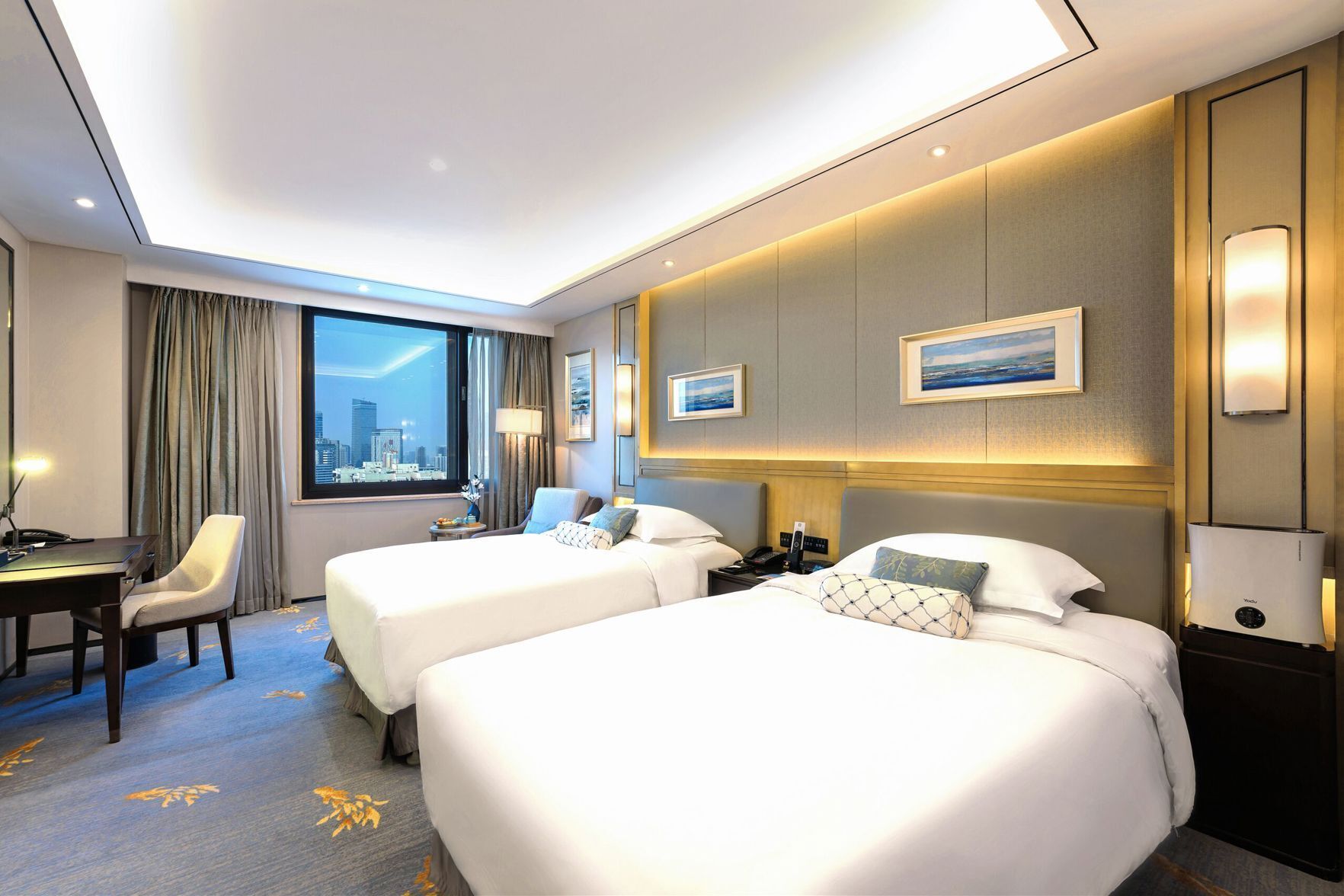 Premium bedding, down duvets, minibar, in-room safe