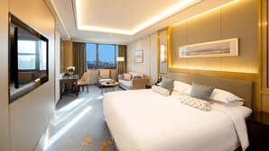 Kamar Single Deluks (deluxe room) | Seprai premium, selimut bulu angsa, minibar, dan brankas