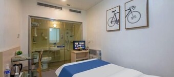 Eaka Hotel