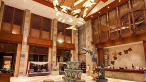 A spacious lobby with high ceilings, large windows, and a reception desk. - Maple Palace Hotel (Kunming)