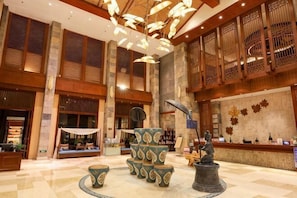 A spacious lobby with high ceilings, large windows, and a reception desk. - Maple Palace Hotel (Kunming)
