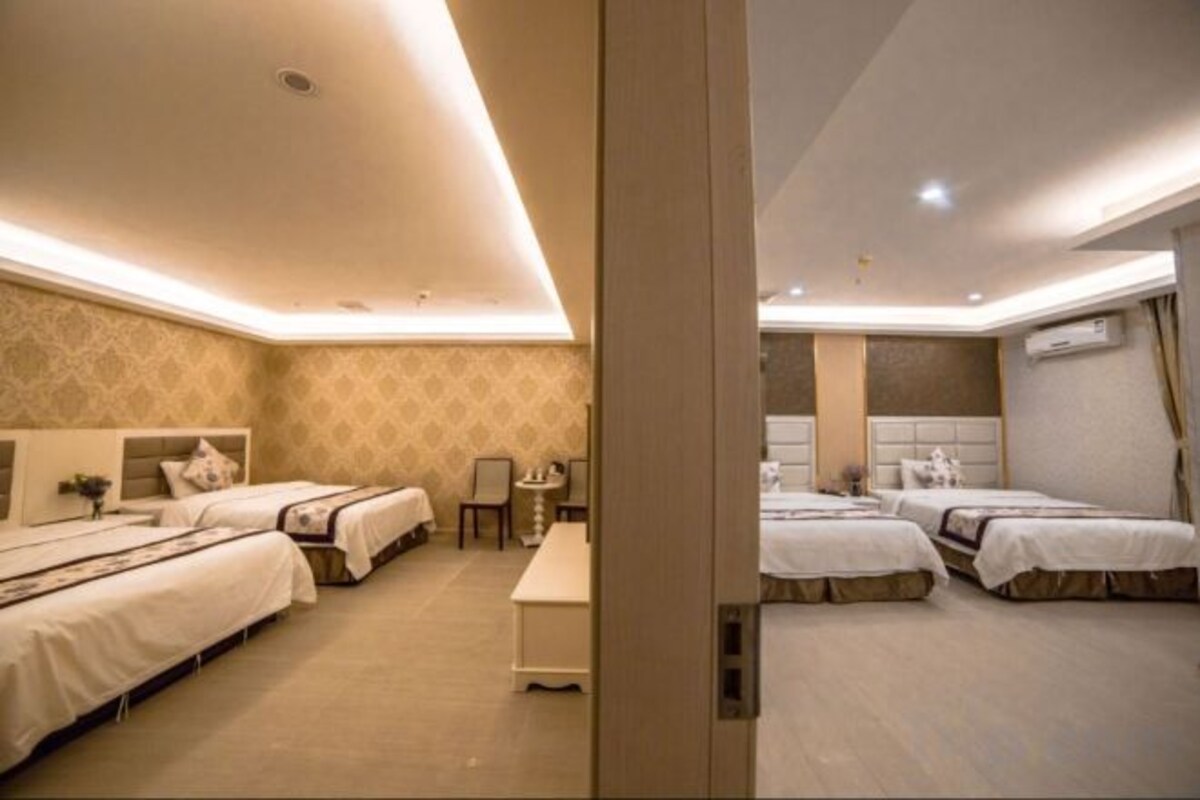 Selected Elegant Room (4 Beds)