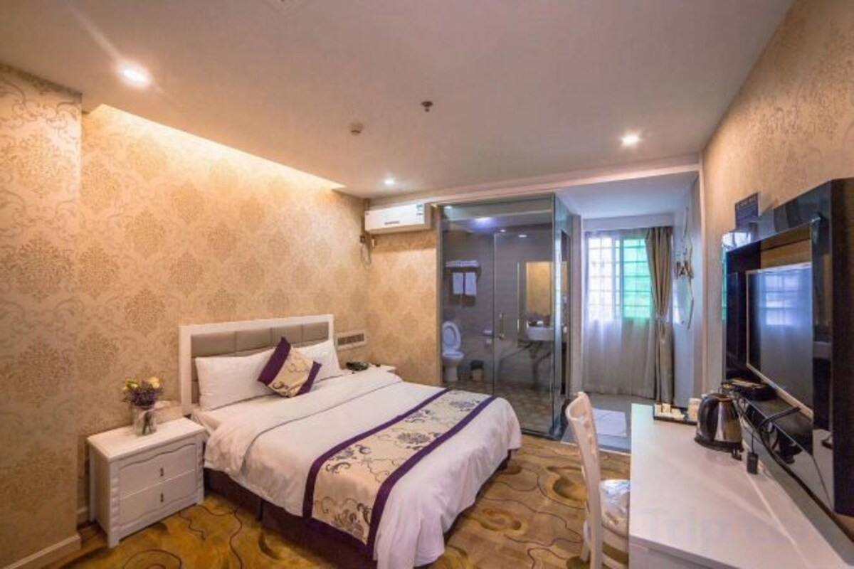 Couples' Queen Room