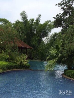 Outdoor pool - Sanya Bay Guest House (Sanya)