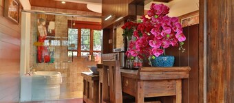 Yunlong Hotel
