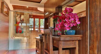 Yunlong Hotel