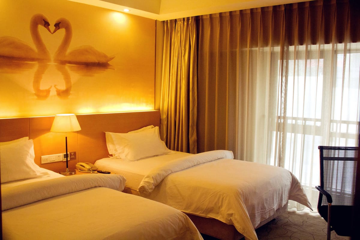 Twin Room (Super Sassy) | In-room safe