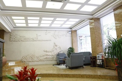 Heluo Sunshine Culture Theme Hotel