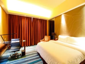 Chambre Double (Super Sassy) | Coffres-forts dans les chambres, Wi-Fi
