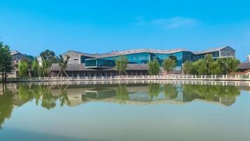 المنشأة من الخارج