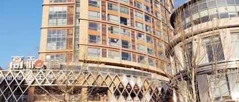 الإطلالة من المنشأة